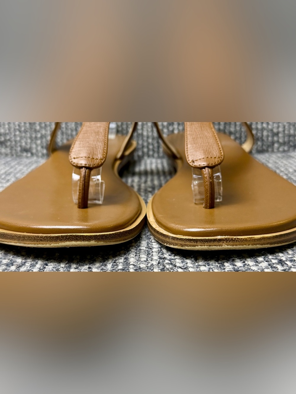 Michael Kors MK Logo Plate T Strap Thong Sandals Luggage Brown Women’s 9M - Picture 9 of 9